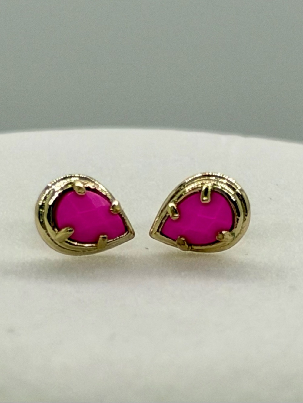 Kendra Scott Gold Greta Pink Magnesite stud Earrings
